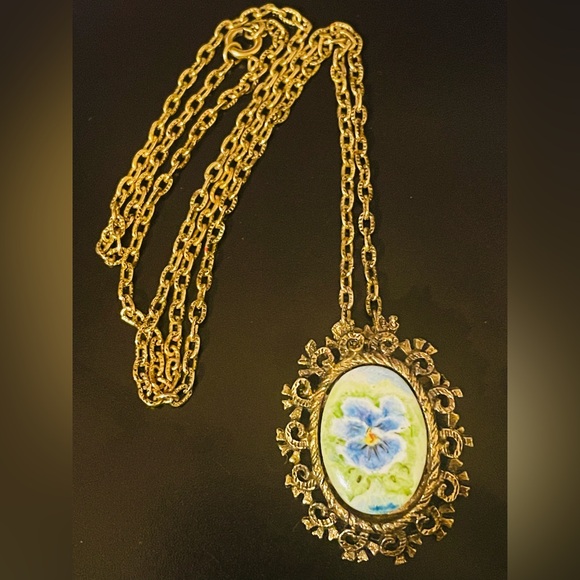 Vintage Handpainted Porcelain Floral Brooch/ Pendant Necklace - Picture 6 of 10